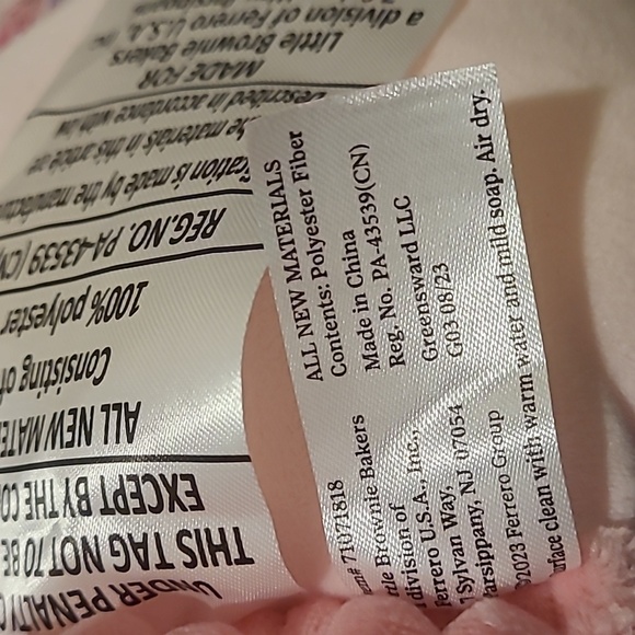 Girl Scout Axolotl Own Your Magic plushie 2024 - Picture 3 of 4